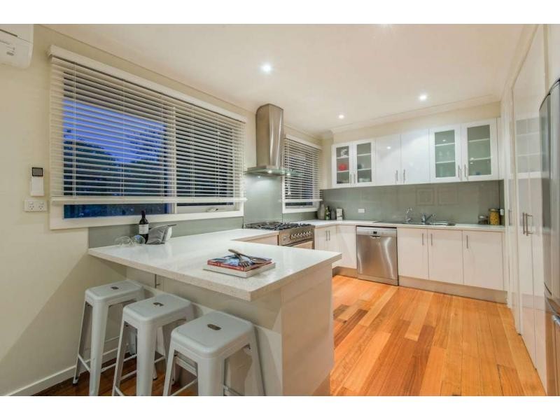 14 Roundhay Court, Berwick VIC 3806