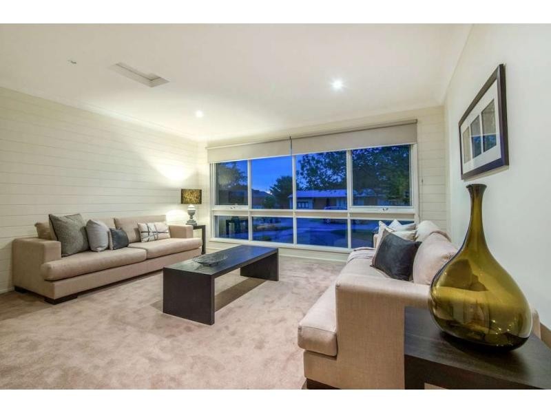 14 Roundhay Court, Berwick VIC 3806