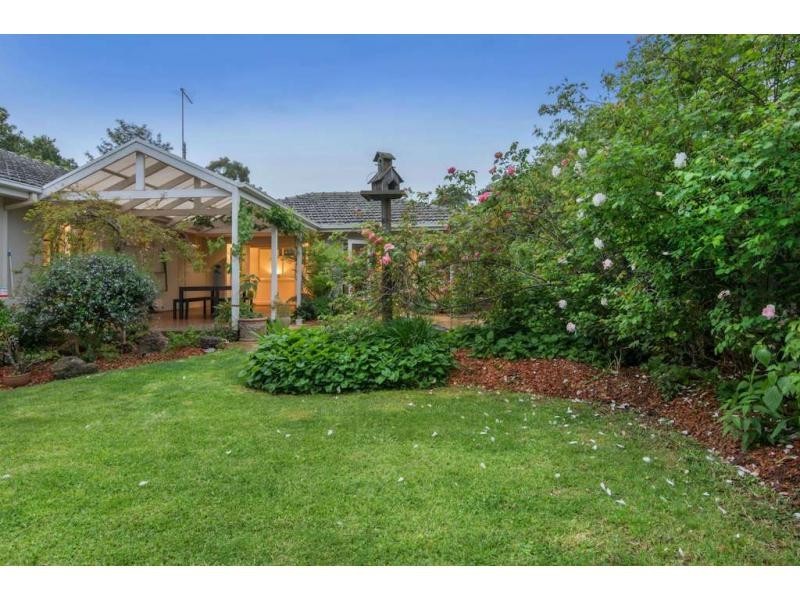 14 Roundhay Court, Berwick VIC 3806