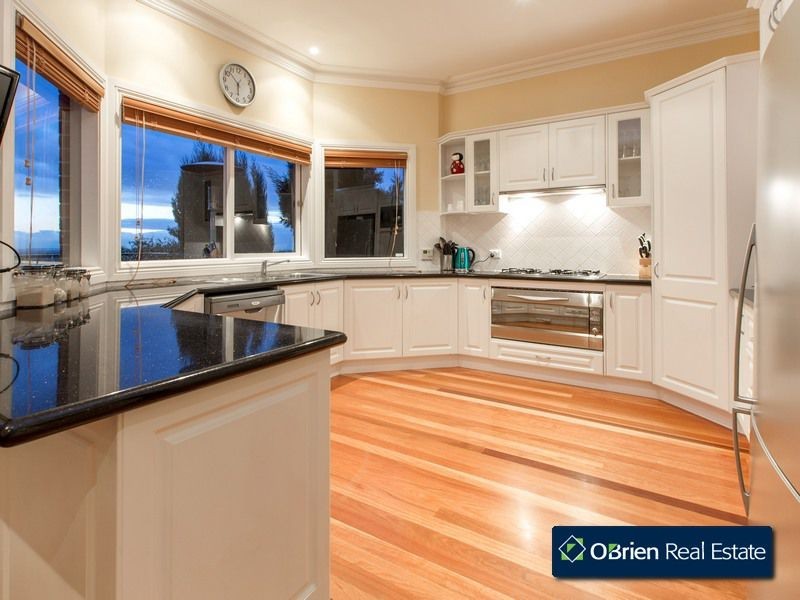 1 Natren Court, Berwick VIC 3806