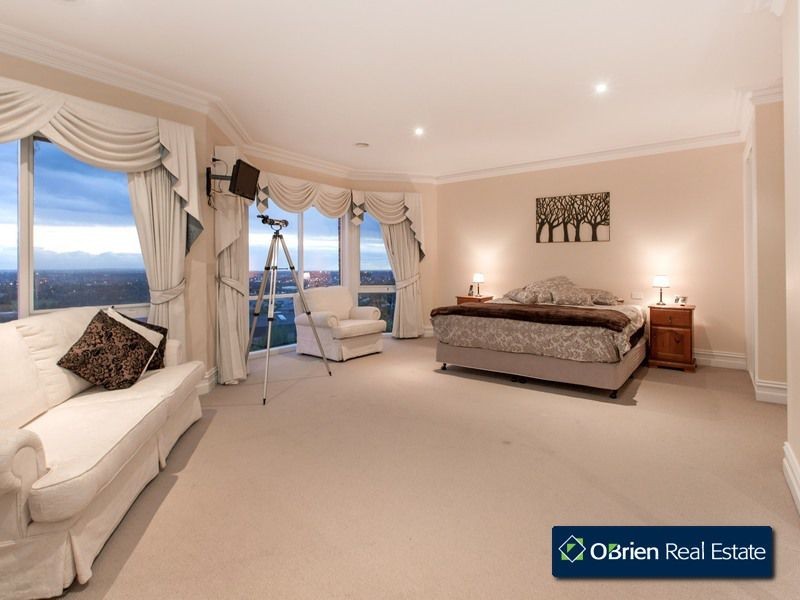 1 Natren Court, Berwick VIC 3806