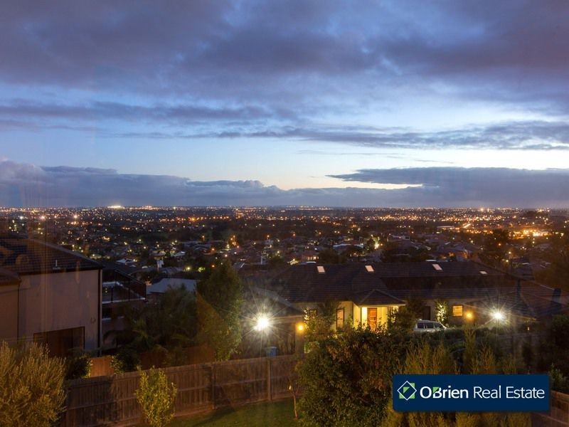 1 Natren Court, Berwick VIC 3806