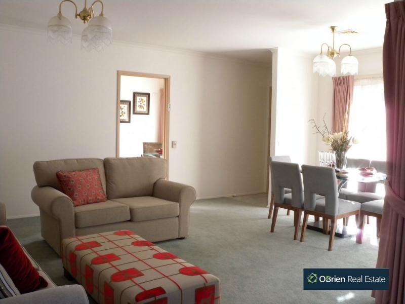 129/6 Melville Park Drive, Aveo Edrington Park, Berwick VIC 3806