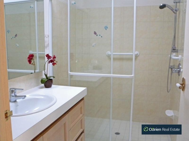 129/6 Melville Park Drive, Aveo Edrington Park, Berwick VIC 3806