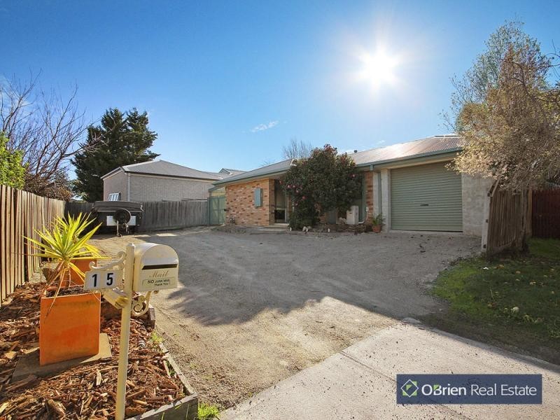 15 Sharpe Court, Berwick VIC 3806