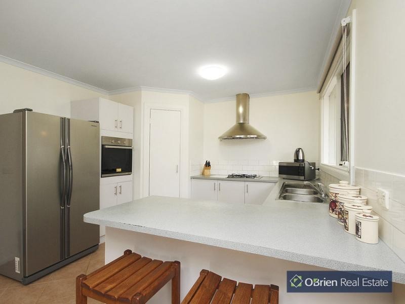 15 Sharpe Court, Berwick VIC 3806