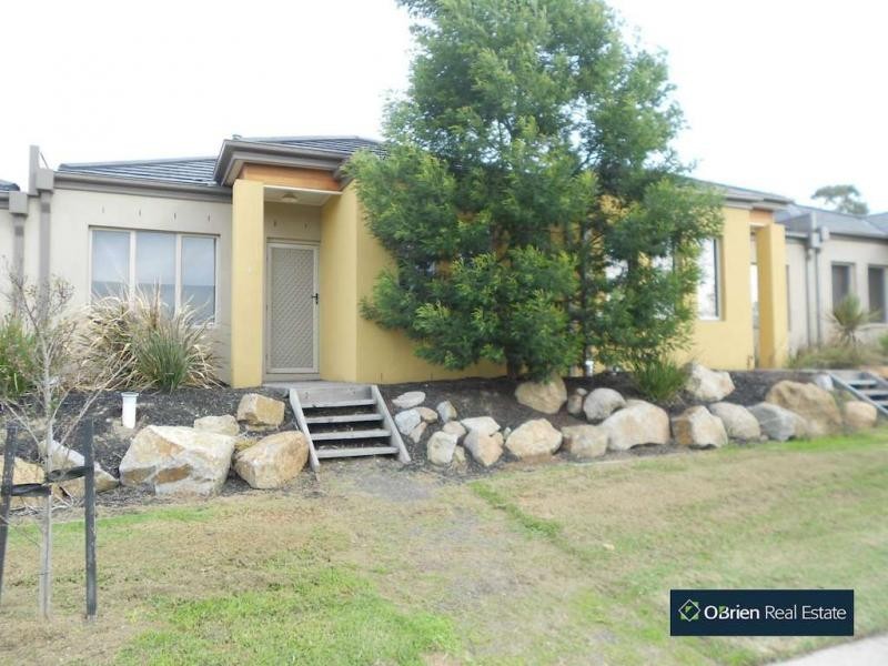 4 TOLPIS Lane, Cranbourne North VIC 3977