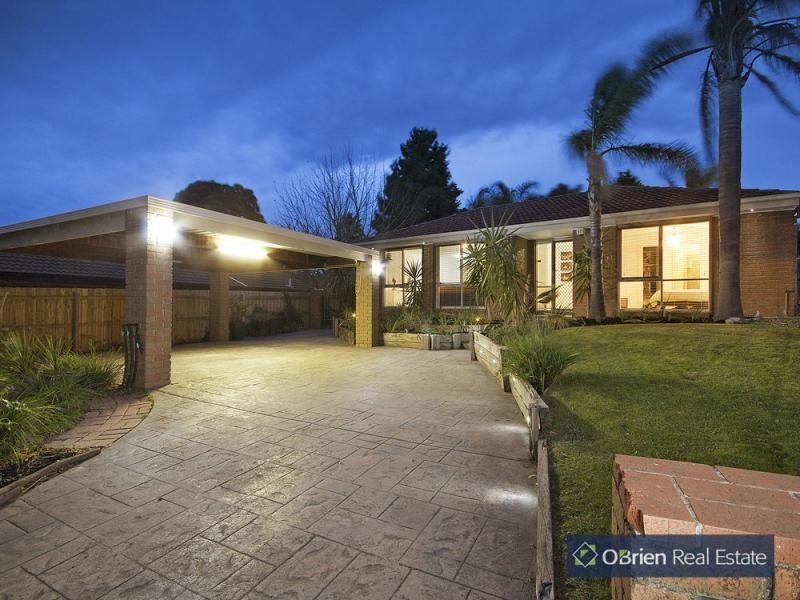 4 Orkney Close, Endeavour Hills VIC 3802