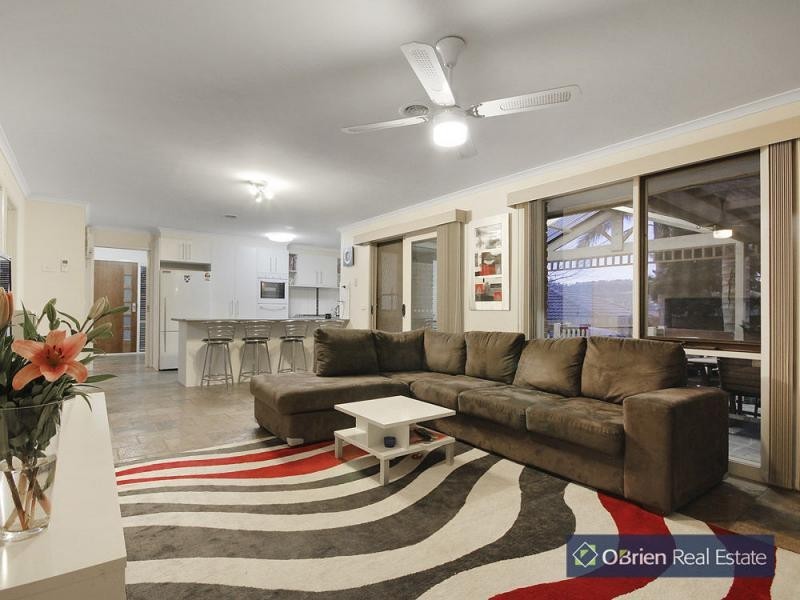 4 Orkney Close, Endeavour Hills VIC 3802