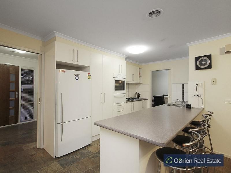 4 Orkney Close, Endeavour Hills VIC 3802