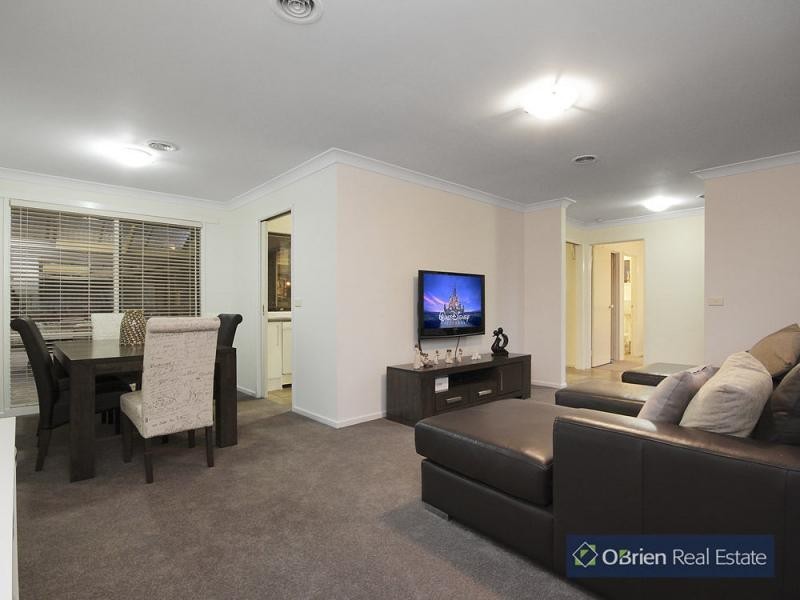 4 Orkney Close, Endeavour Hills VIC 3802