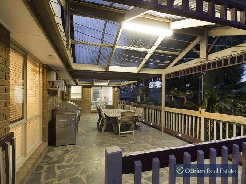 4 Orkney Close, Endeavour Hills VIC 3802