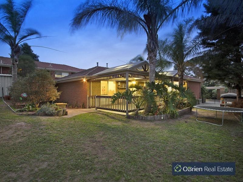 4 Orkney Close, Endeavour Hills VIC 3802