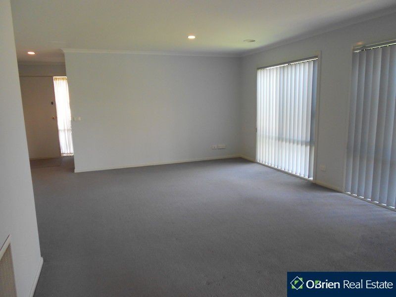 16 Fieldhouse Lane, Berwick VIC 3806