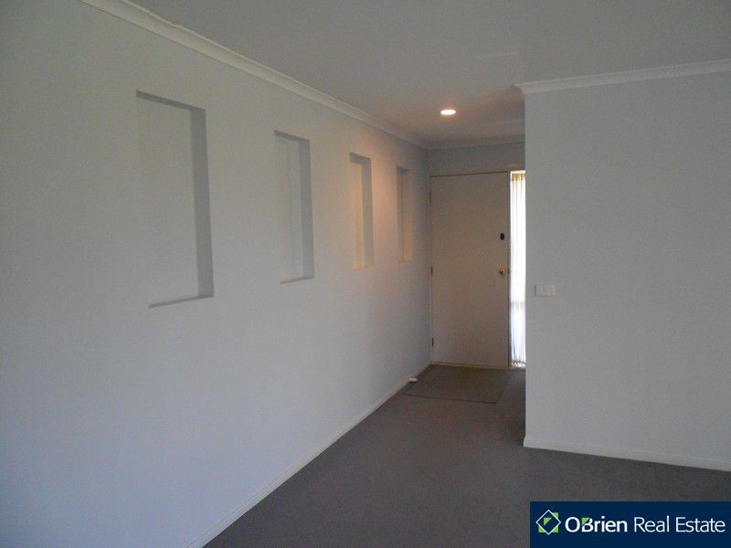 16 Fieldhouse Lane, Berwick VIC 3806