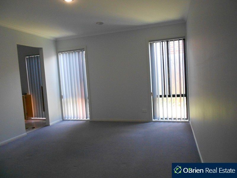 16 Fieldhouse Lane, Berwick VIC 3806