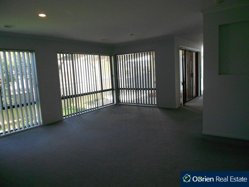 16 Fieldhouse Lane, Berwick VIC 3806