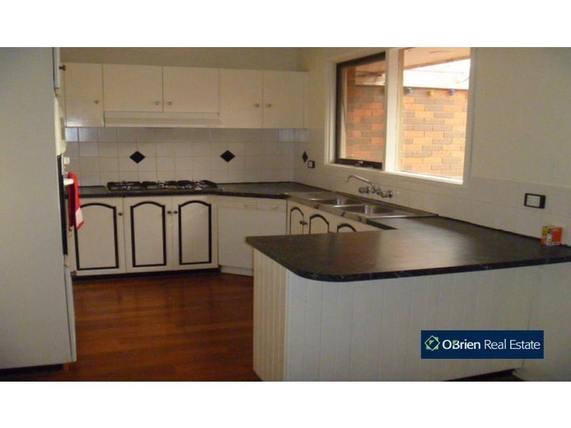 4 Heatherlea Crescent, Narre Warren VIC 3805