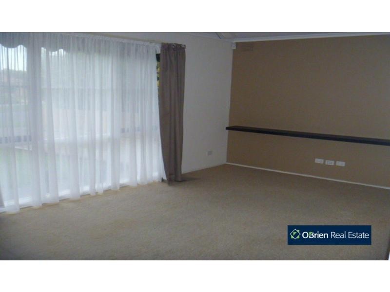 4 Heatherlea Crescent, Narre Warren VIC 3805