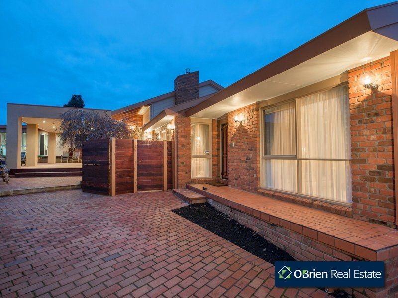 6 Jancol Court, Berwick VIC 3806