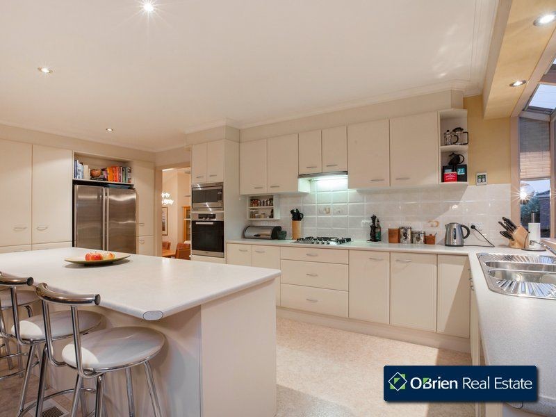 6 Jancol Court, Berwick VIC 3806