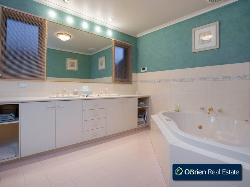 6 Jancol Court, Berwick VIC 3806