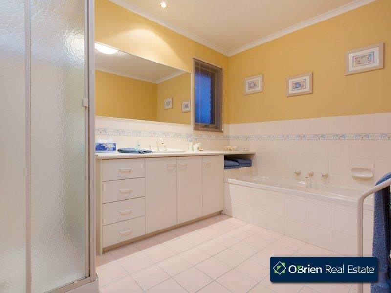 6 Jancol Court, Berwick VIC 3806
