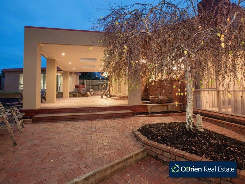 6 Jancol Court, Berwick VIC 3806