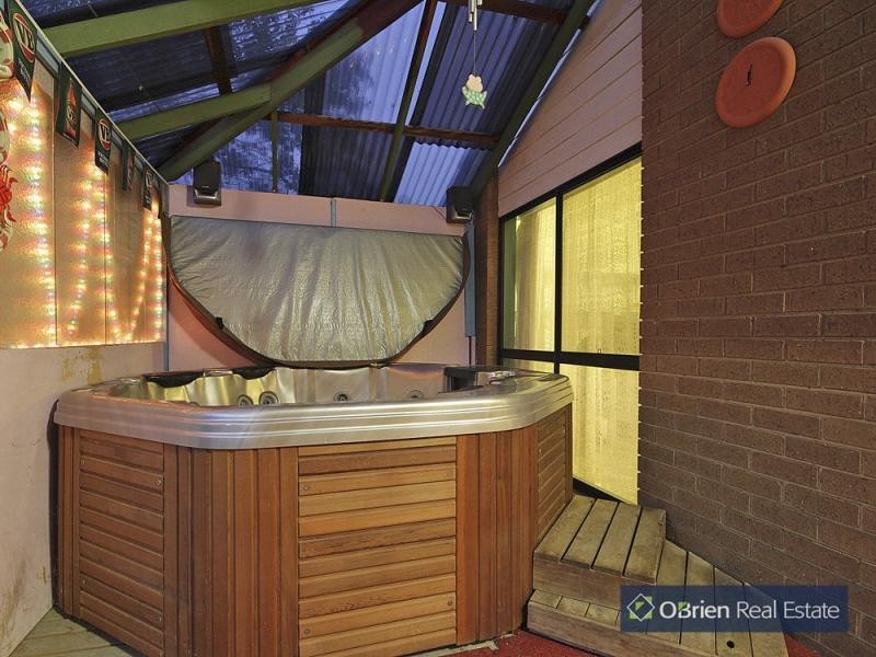 15 Temby Close, Endeavour Hills VIC 3802