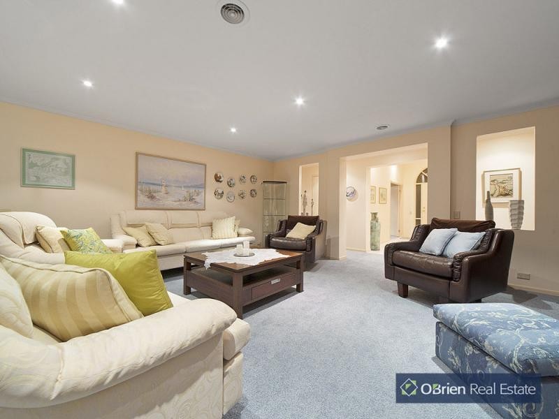 125 Montbrae Circuit, Narre Warren VIC 3805