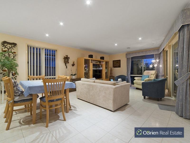 125 Montbrae Circuit, Narre Warren VIC 3805