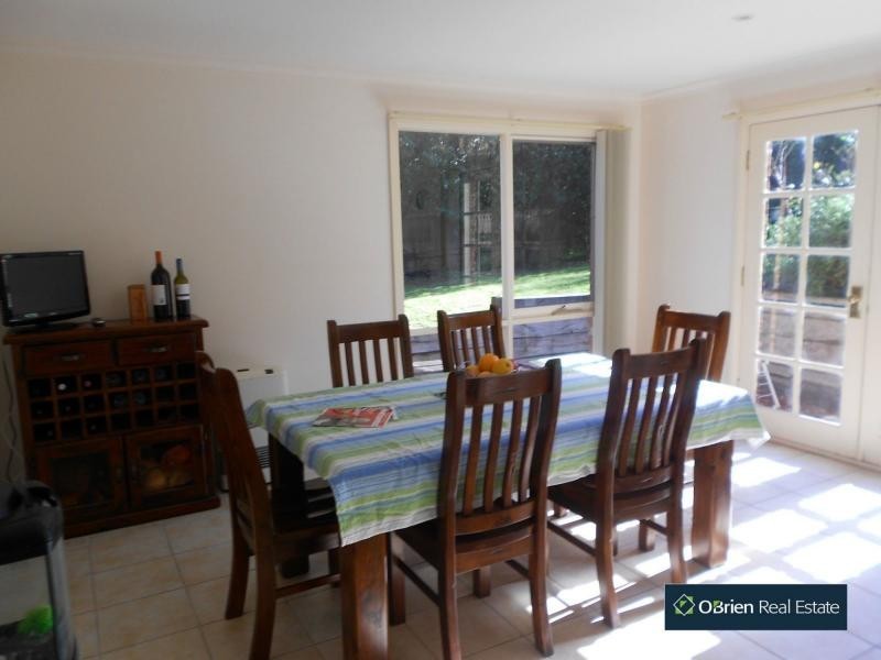 130 Bemersyde Drive, Berwick VIC 3806