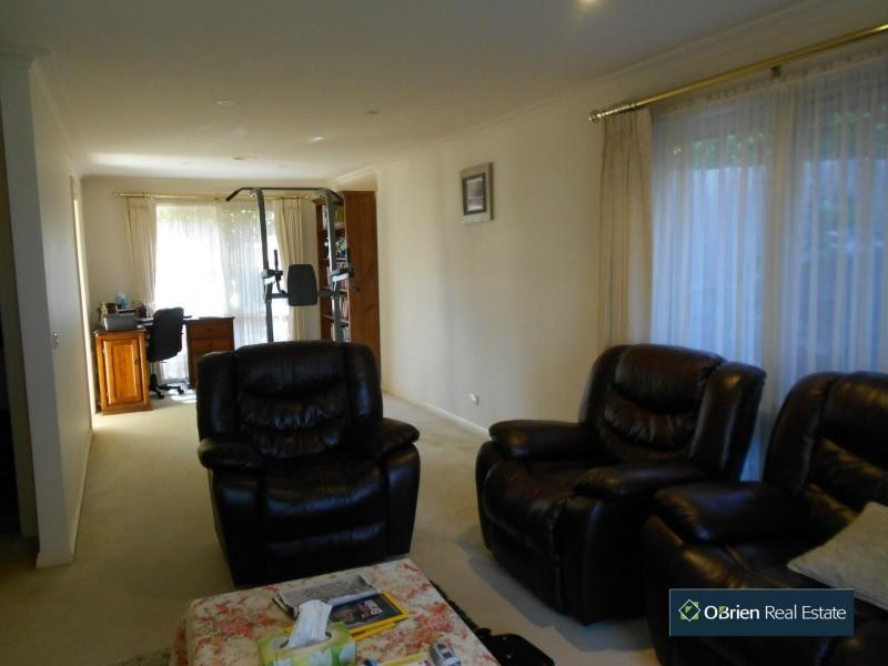 130 Bemersyde Drive, Berwick VIC 3806