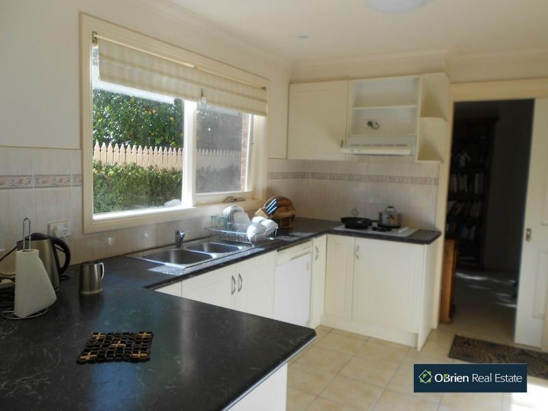 130 Bemersyde Drive, Berwick VIC 3806