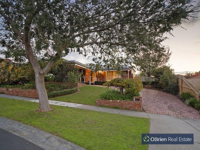 18 Brent Close, Berwick VIC 3806