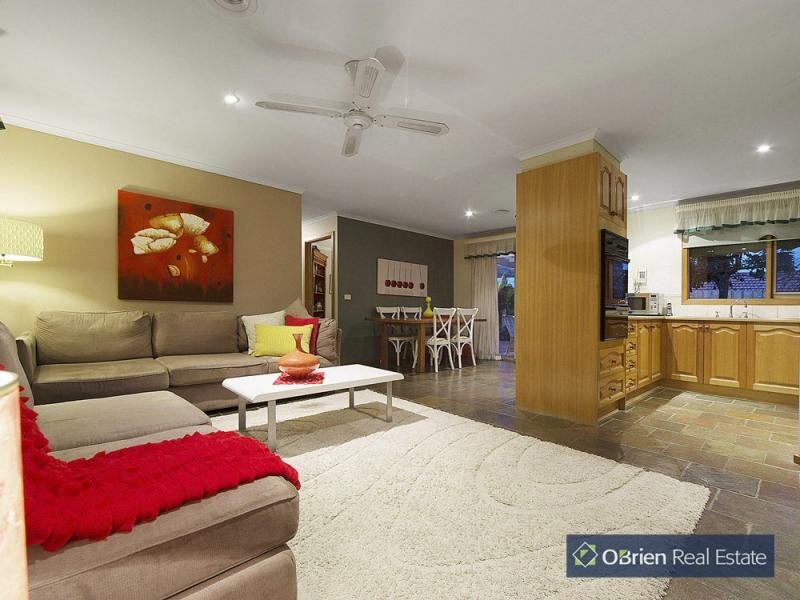 18 Brent Close, Berwick VIC 3806