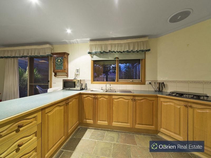 18 Brent Close, Berwick VIC 3806