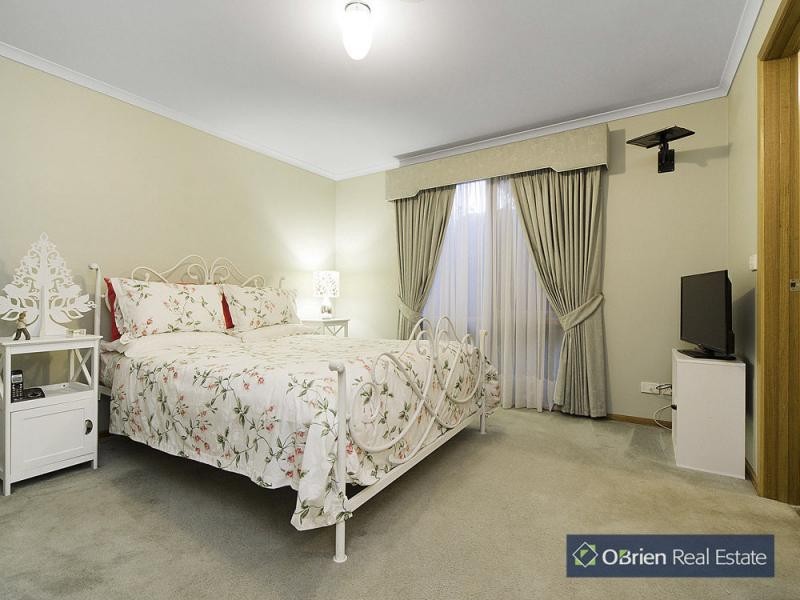 18 Brent Close, Berwick VIC 3806
