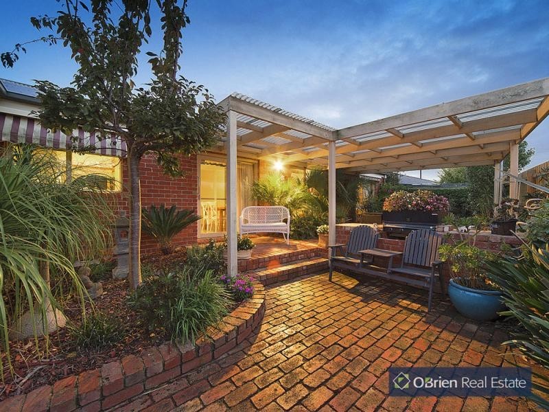 18 Brent Close, Berwick VIC 3806