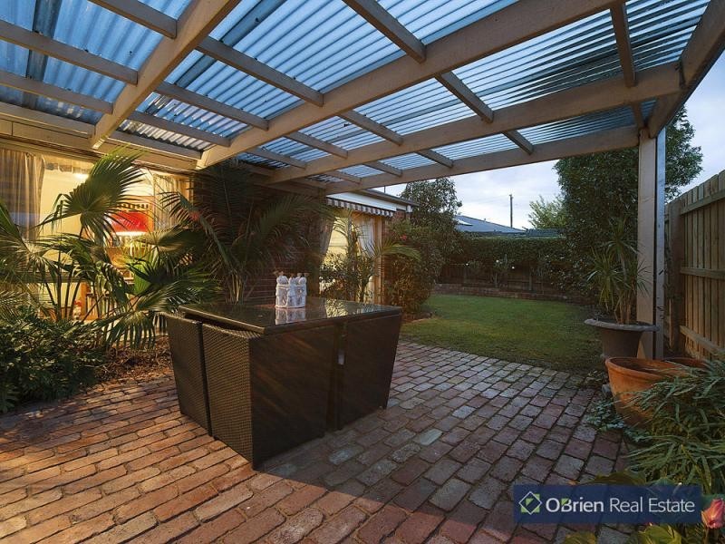 18 Brent Close, Berwick VIC 3806