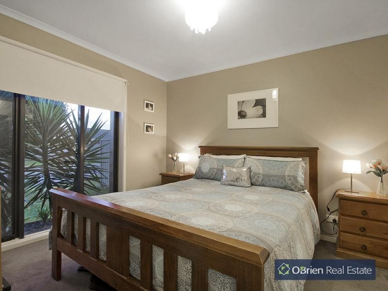 29 Mossman Drive, Cranbourne East VIC 3977