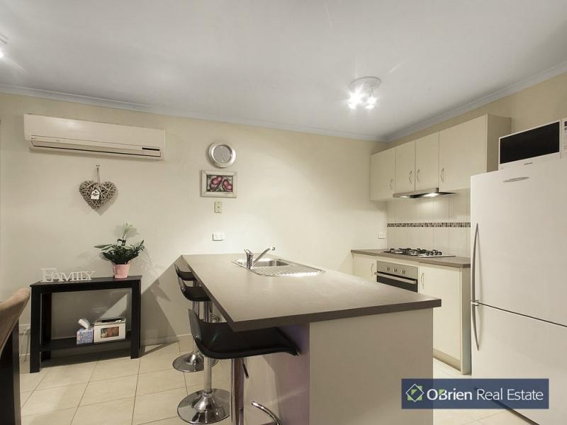 29 Mossman Drive, Cranbourne East VIC 3977