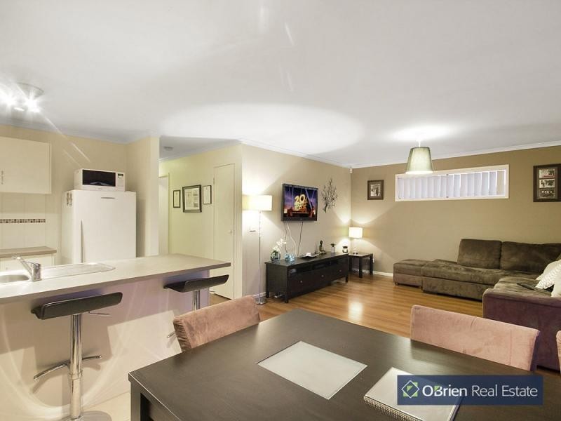 29 Mossman Drive, Cranbourne East VIC 3977