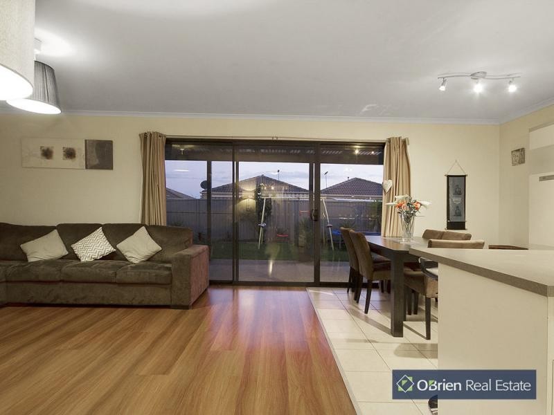 29 Mossman Drive, Cranbourne East VIC 3977