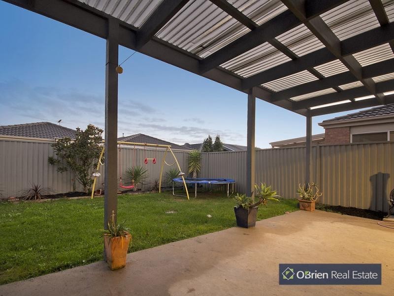 29 Mossman Drive, Cranbourne East VIC 3977