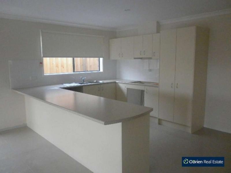 100 William Thwaites Boulevard, Cranbourne North VIC 3977