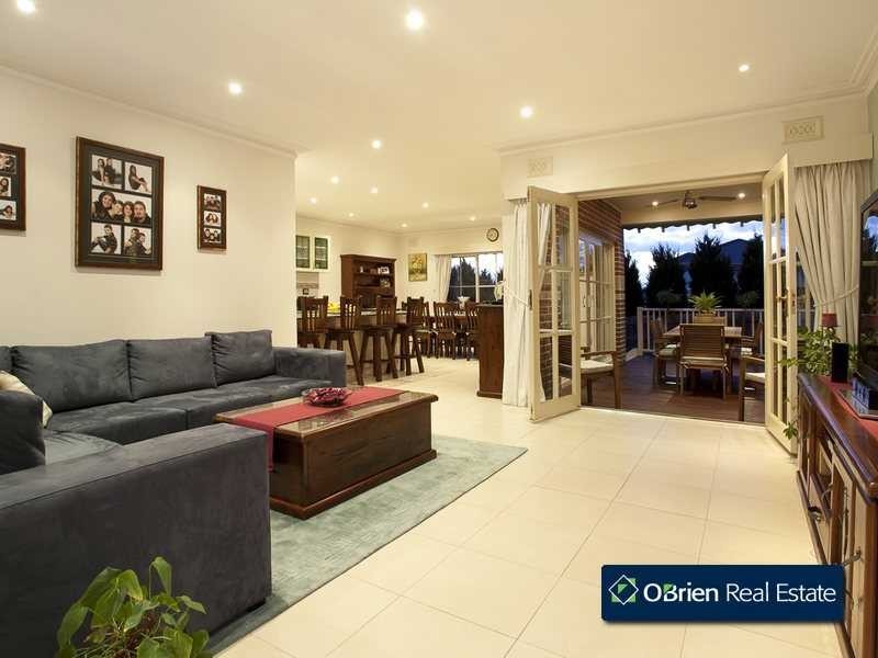 25 Mornington Grove, Berwick VIC 3806