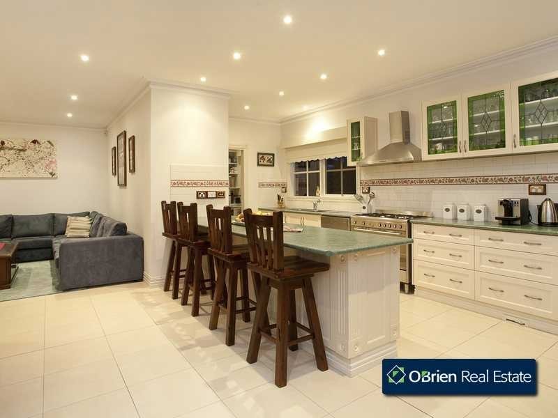 25 Mornington Grove, Berwick VIC 3806