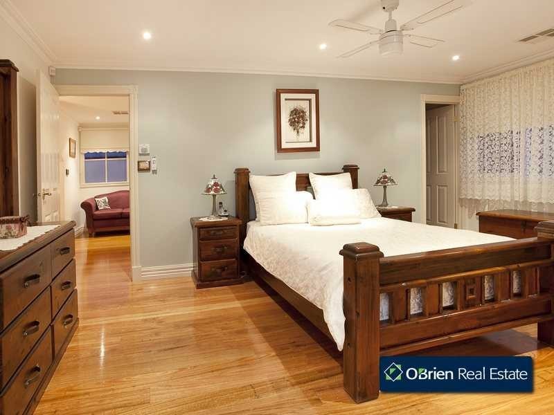 25 Mornington Grove, Berwick VIC 3806