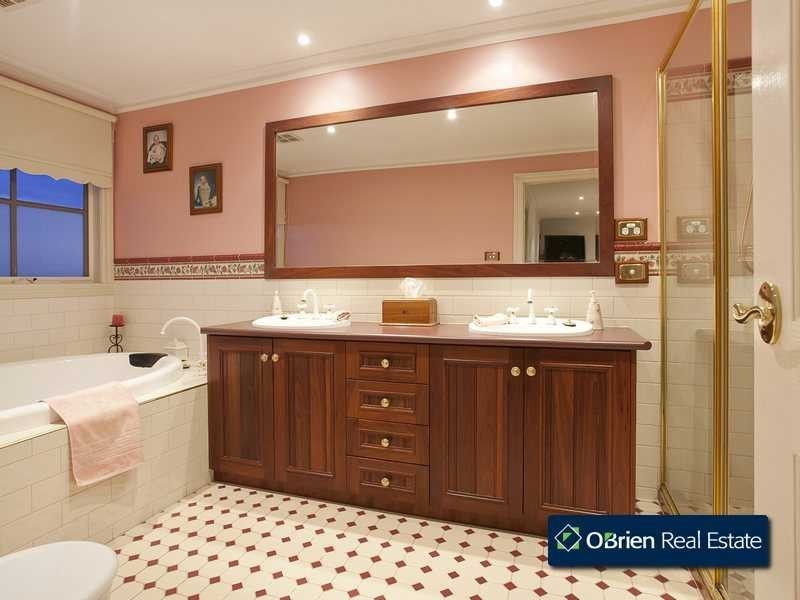 25 Mornington Grove, Berwick VIC 3806